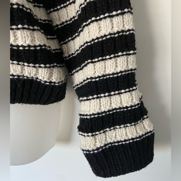 H & M Chunky Knit Sweater Size XS NWT! - Picture 3 of 8